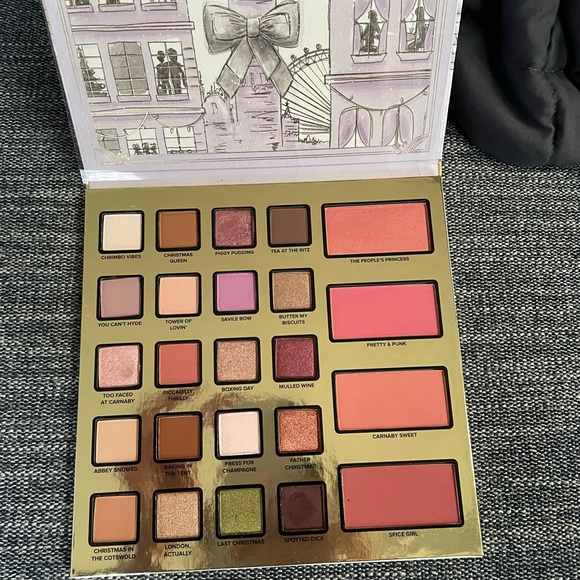 Eyeshadow and blush palette with travel size mascara -limited edition - Picture 6 of 6